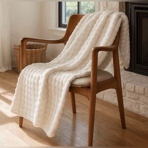 NEW Hythe Bubble Blanket • Furry Fuzzy Faux Fur Throw Cream NEW Chunky Cozy
